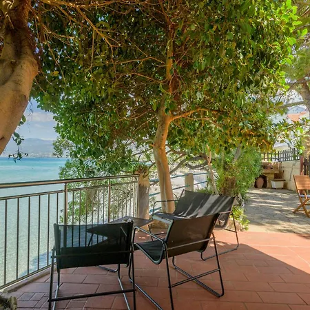 別荘 Nikos Panagiotareas House カラマタ