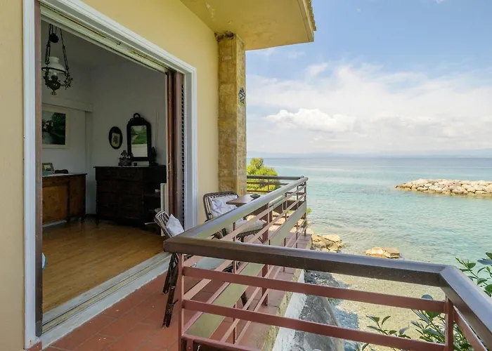 Nikos Panagiotareas House * Calamata